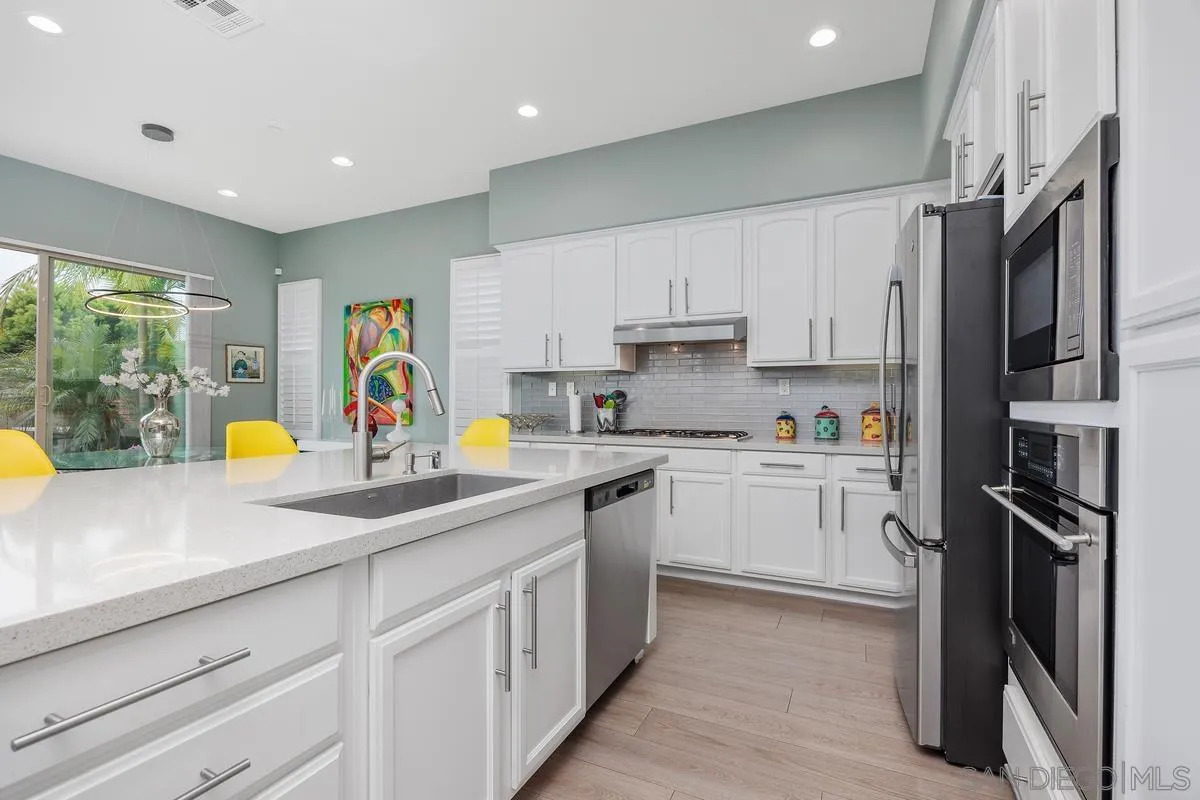 1080 Primrose Lane Encinitas, CA 92024 - Photo 6 of 24 Kitchen