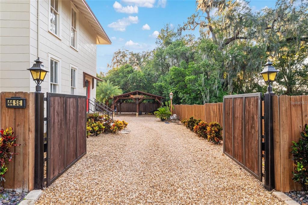 44 Southeast 8th Court Ocala, FL 34471 - Photo 10 of 87