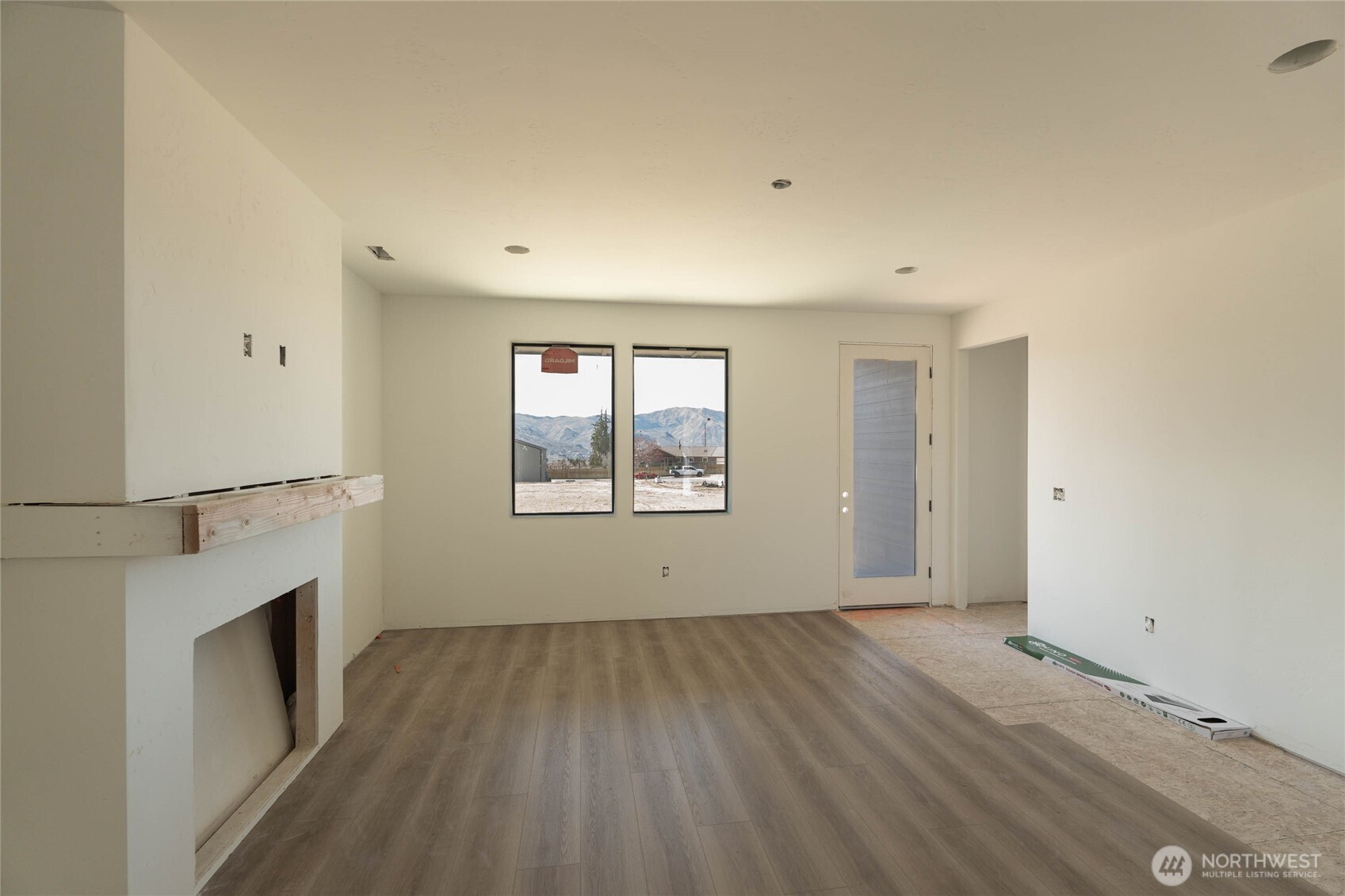 550 South Oasis Loop East Wenatchee, WA 98802 - Photo 19 of 36 an empty room with windows dryer and fireplace