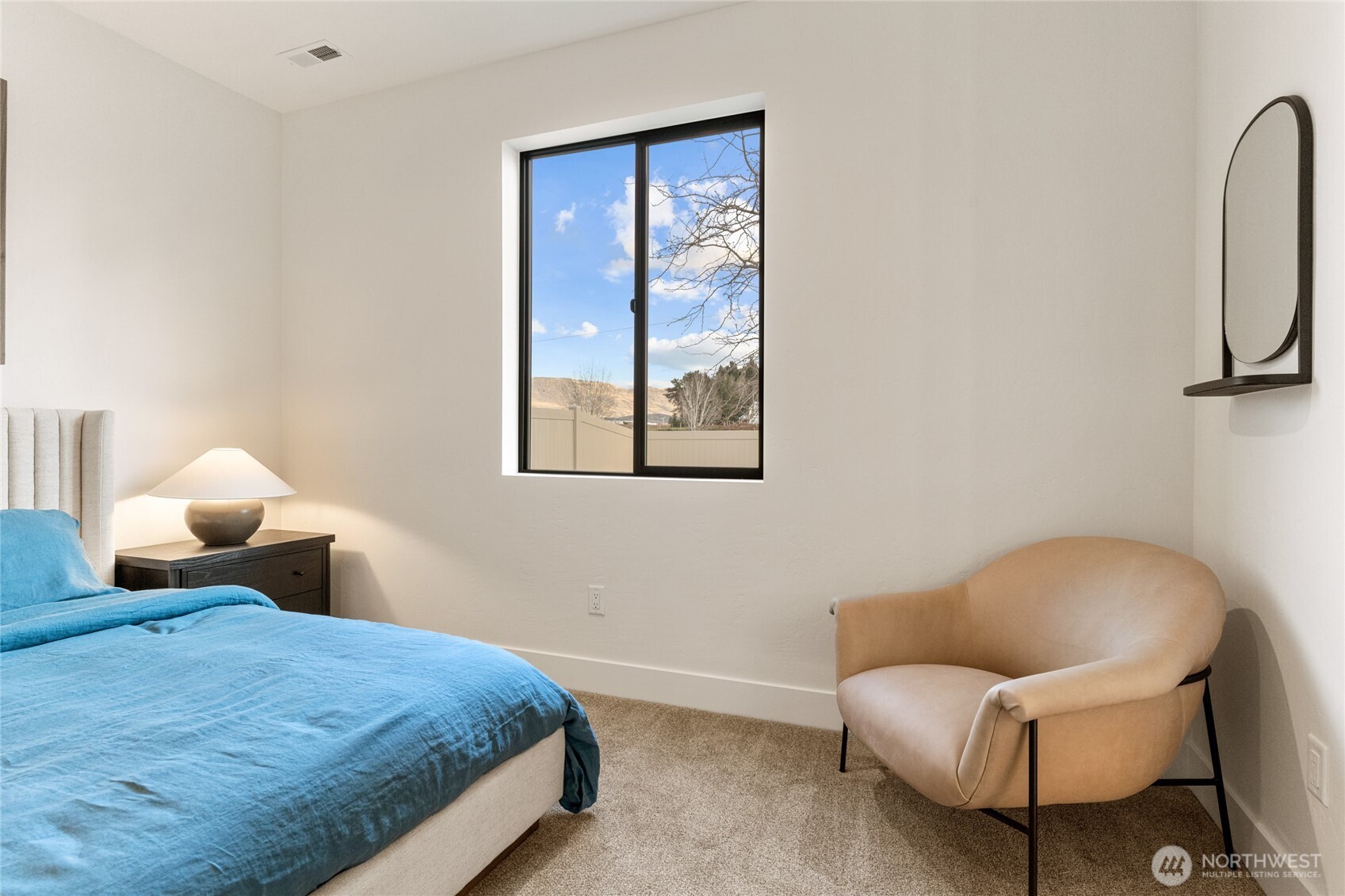 550 South Oasis Loop East Wenatchee, WA 98802 - Photo 23 of 36 a bedroom with a bed and chair