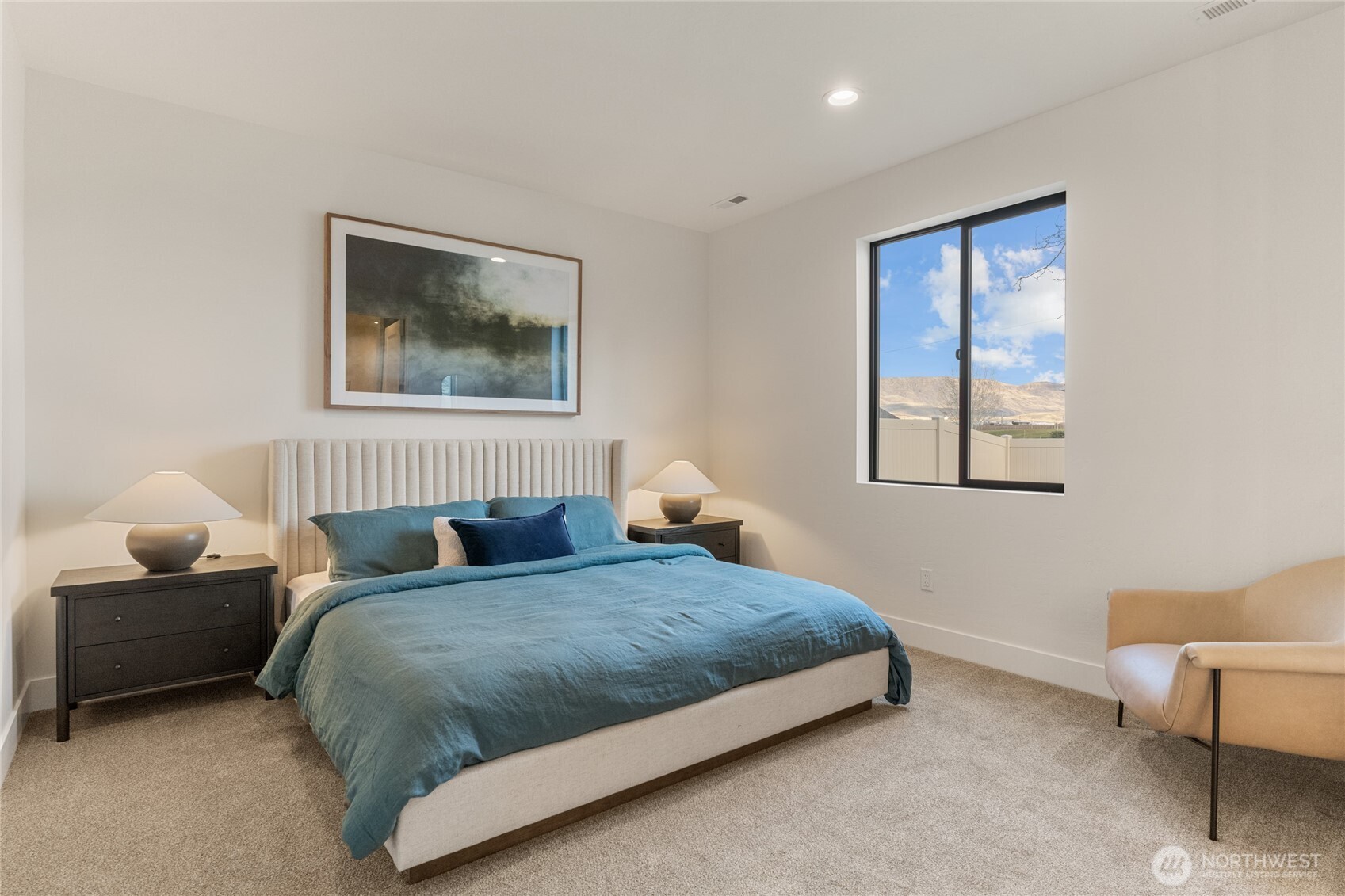 550 South Oasis Loop East Wenatchee, WA 98802 - Photo 24 of 36 a bedroom with bed and a couch