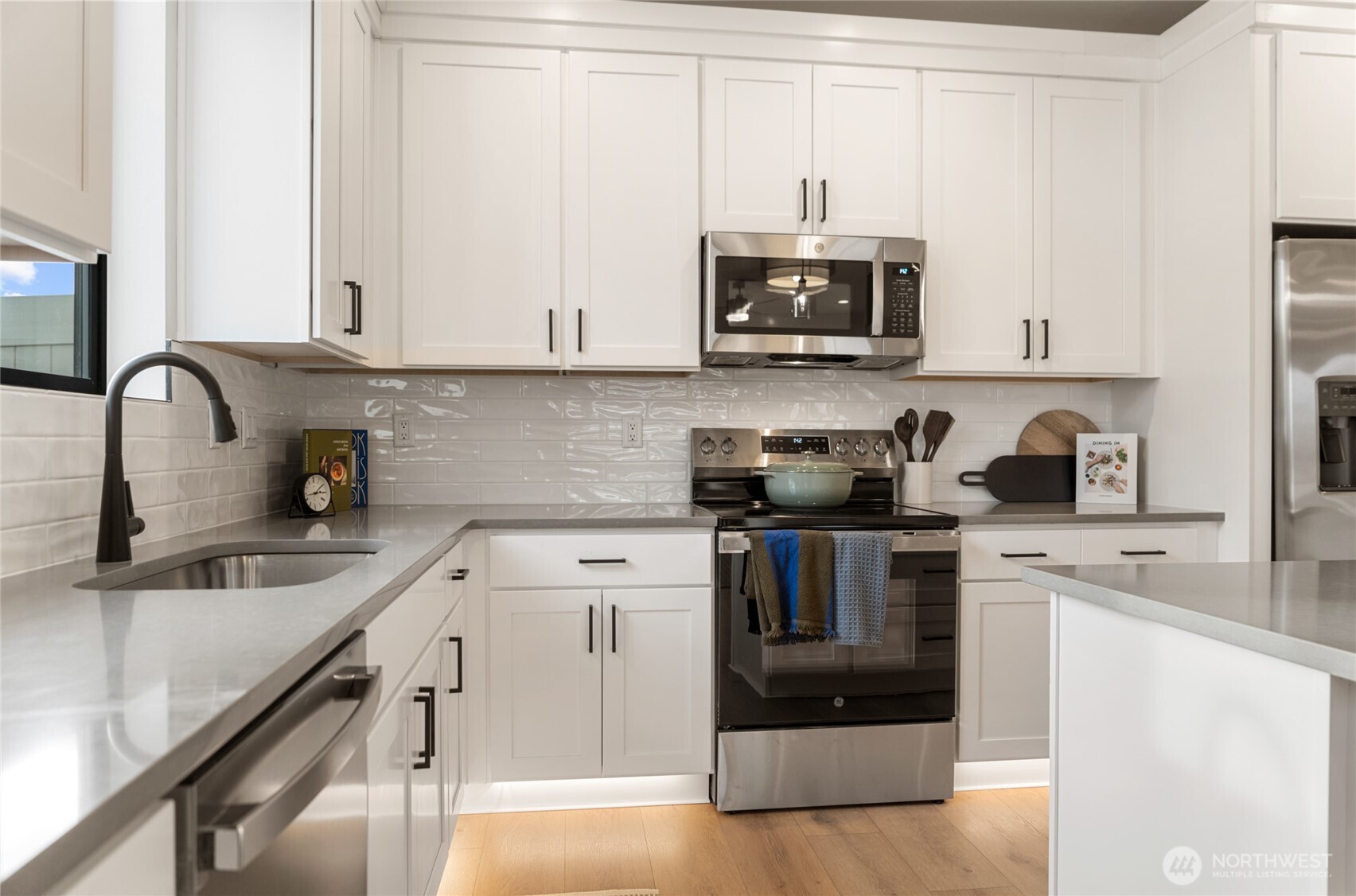 550 South Oasis Loop East Wenatchee, WA 98802 - Photo 7 of 36 a kitchen with stainless steel appliances granite countertop a sink and a stove