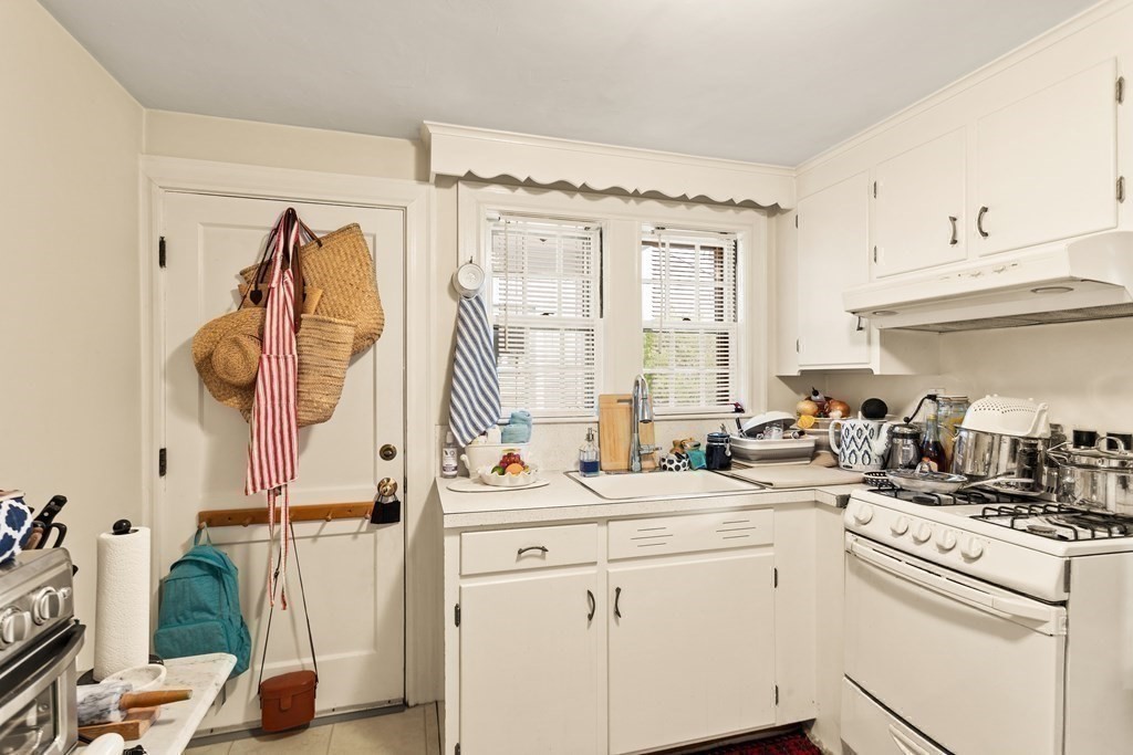 4 Stratford Road Andover, MA 01810 - Photo 22 of 33 Gallery Image 22
