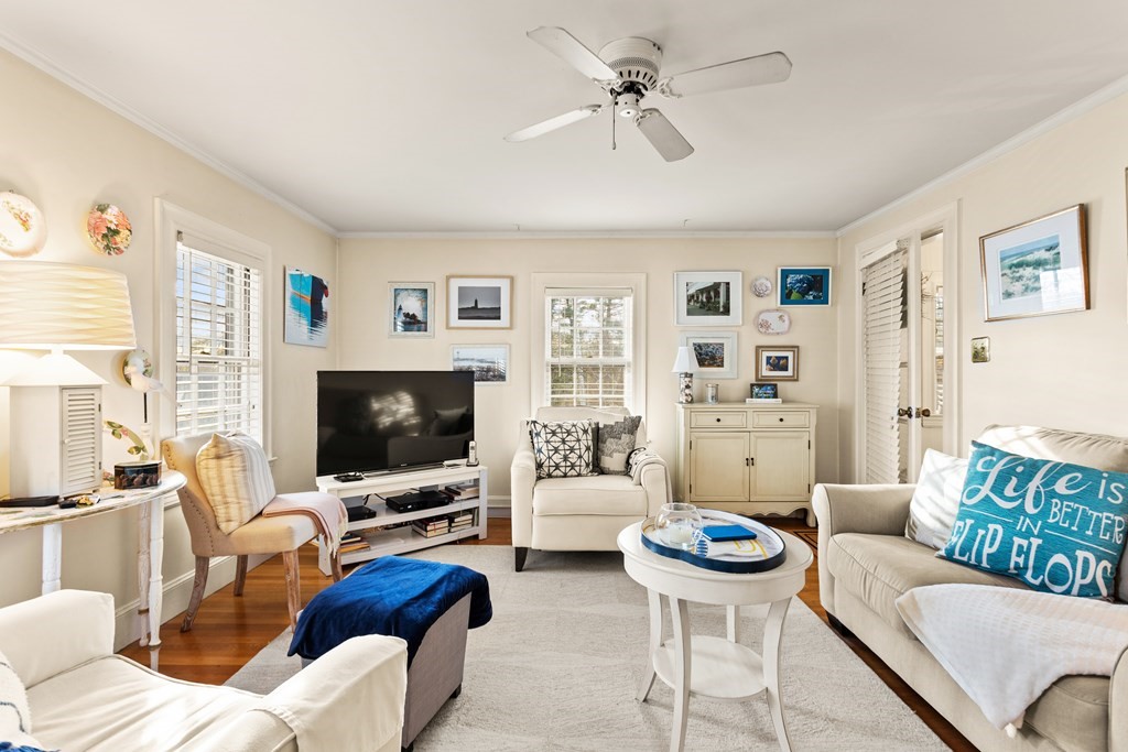 4 Stratford Road Andover, MA 01810 - Photo 3 of 33 Gallery Image 3