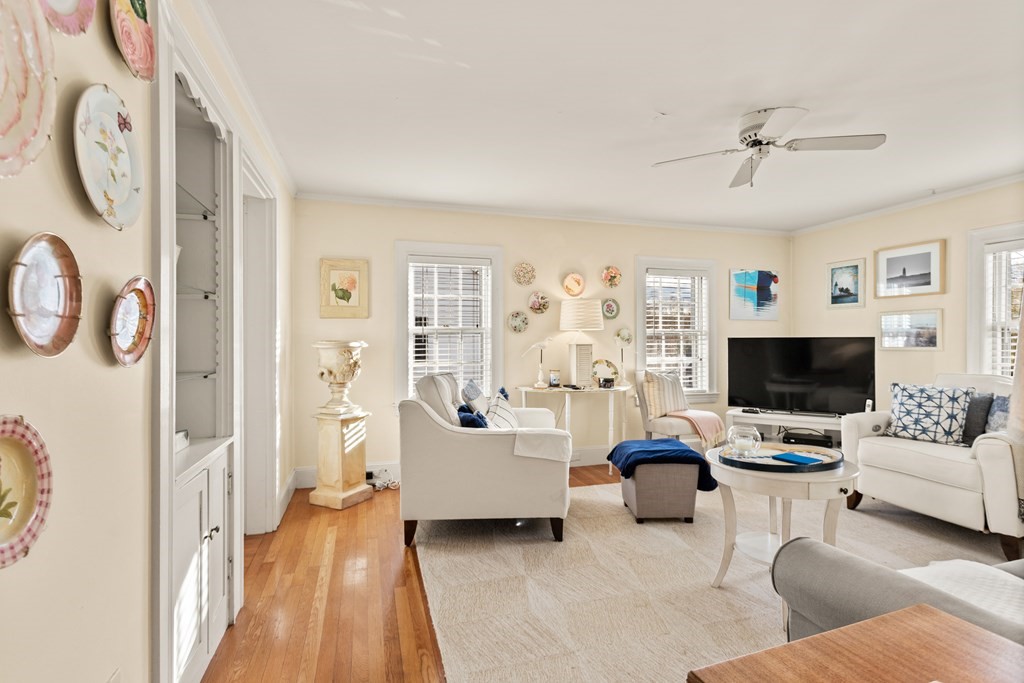 4 Stratford Road Andover, MA 01810 - Photo 4 of 33 Gallery Image 4