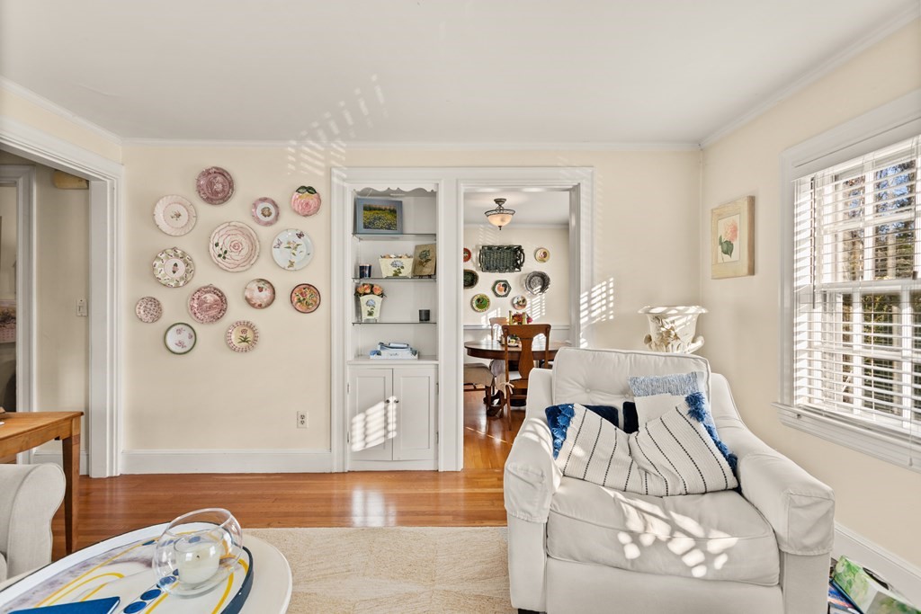 4 Stratford Road Andover, MA 01810 - Photo 5 of 33 Gallery Image 5