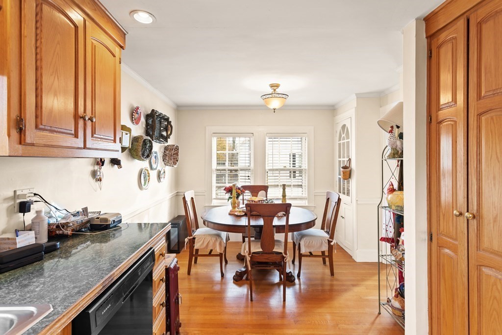 4 Stratford Road Andover, MA 01810 - Photo 8 of 33 Gallery Image 8