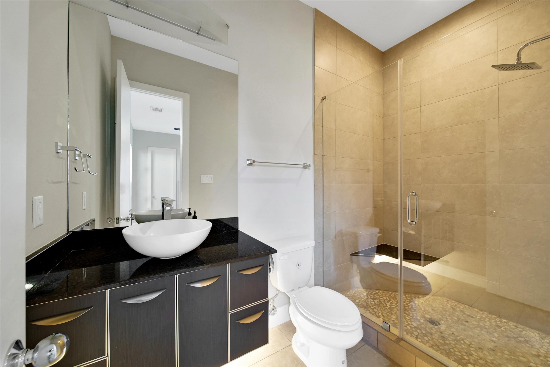 1407 Hickory Street Houston, TX 77007 - Photo 12 of 38 a bathroom with a sink a toilet and shower