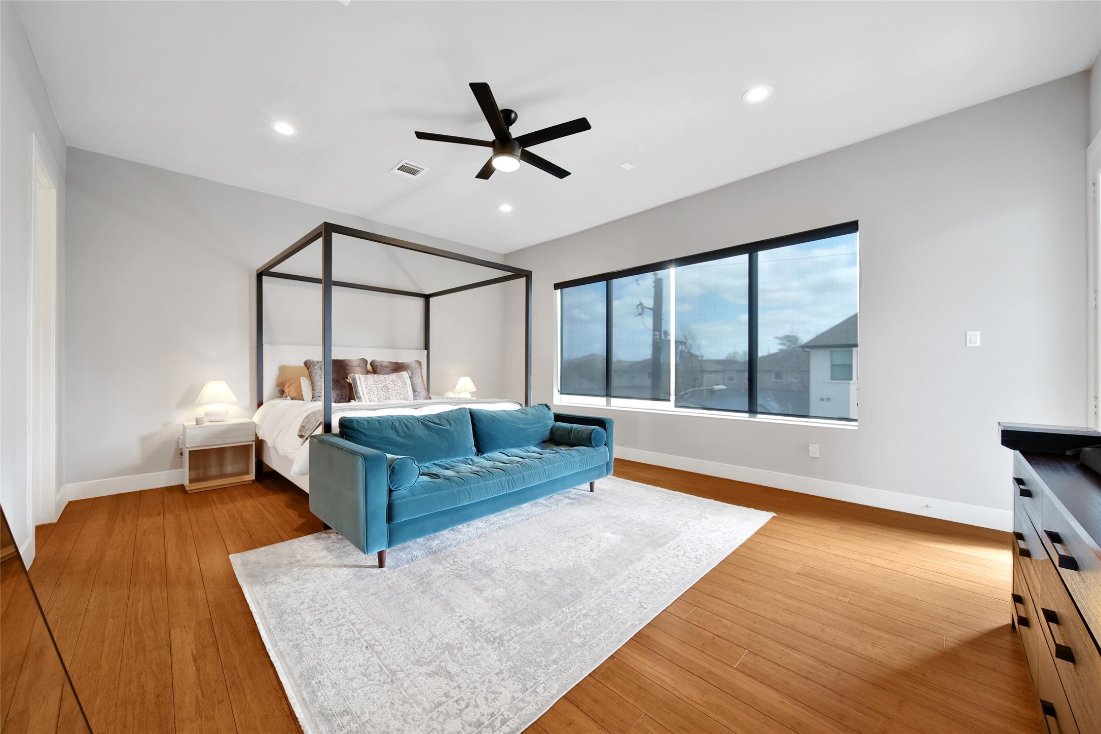 1407 Hickory Street Houston, TX 77007 - Photo 16 of 38 a living room with furniture and a large window