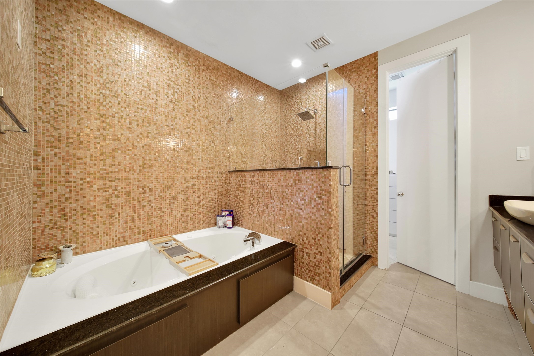 1407 Hickory Street Houston, TX 77007 - Photo 21 of 38 a bathroom with a sink and a mirror