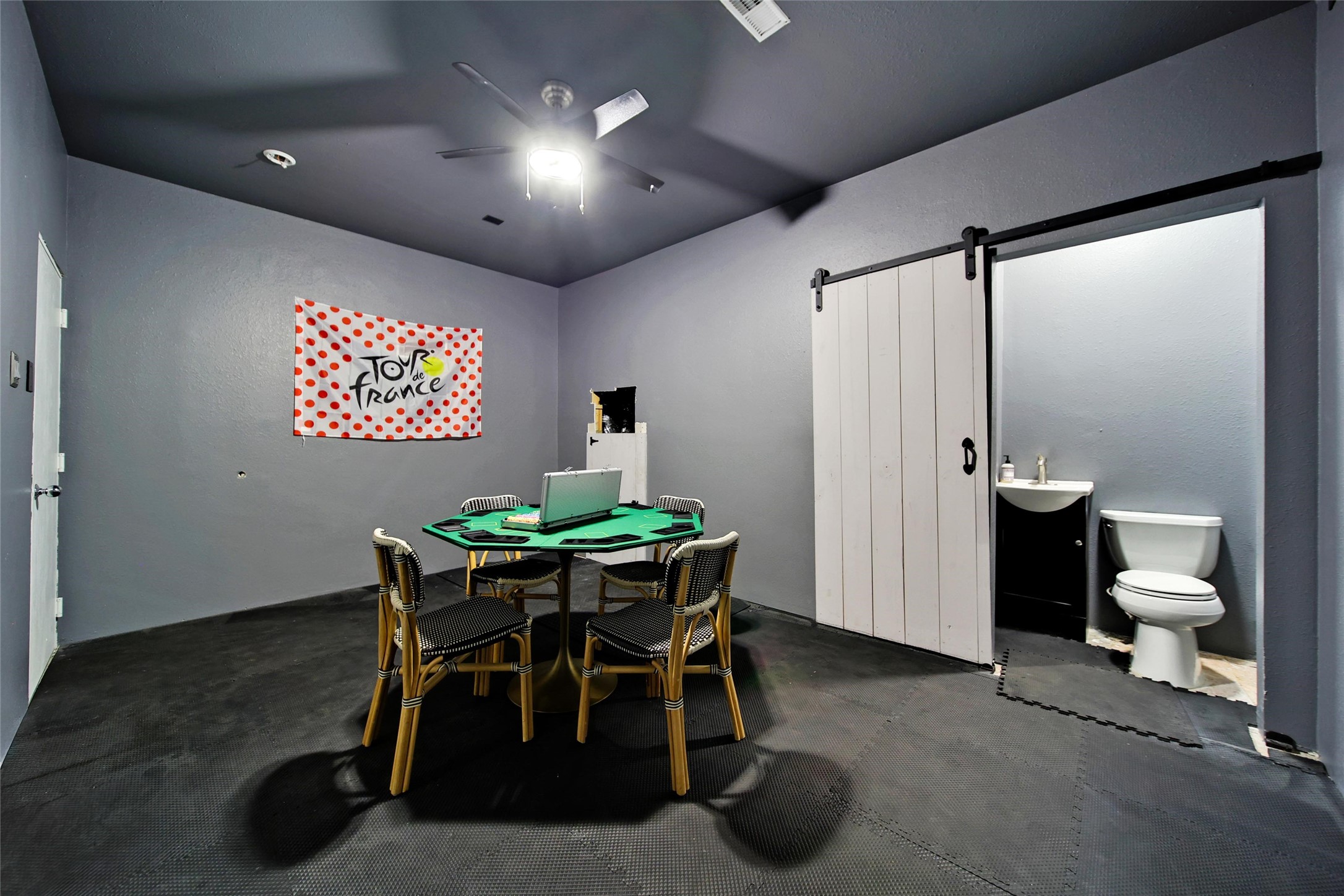 1407 Hickory Street Houston, TX 77007 - Photo 34 of 38 a view of a dining room with furniture