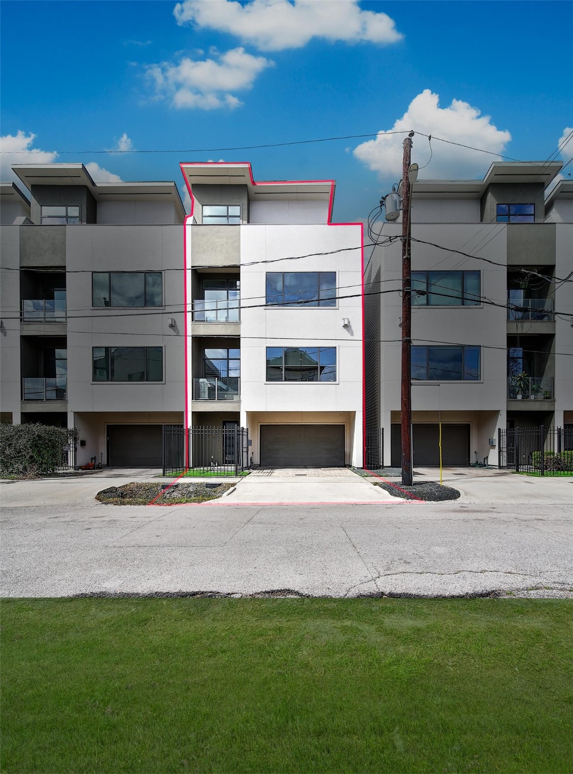 1407 Hickory Street Houston, TX 77007 - Photo 38 of 38 a view of building and front door