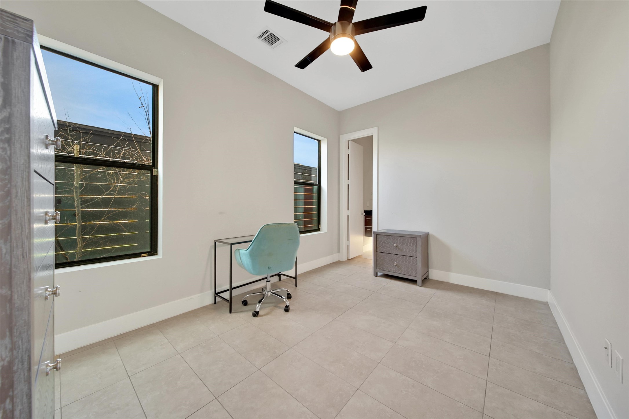 1407 Hickory Street Houston, TX 77007 - Photo 10 of 38 a view of room with window and furniture
