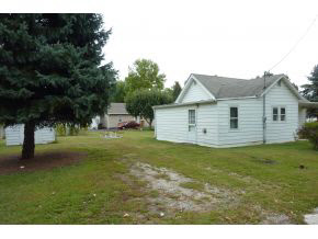 949 Park Street Rochester, IN 46975 - Photo 2 of 16