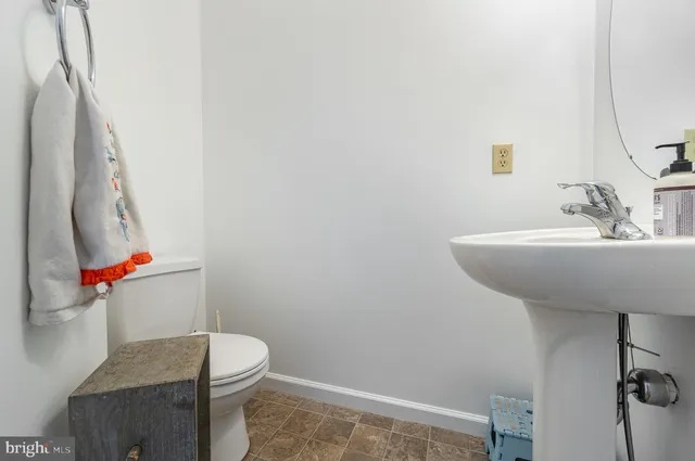 $1,745 | 319 Mineral Drive, York, PA 17408