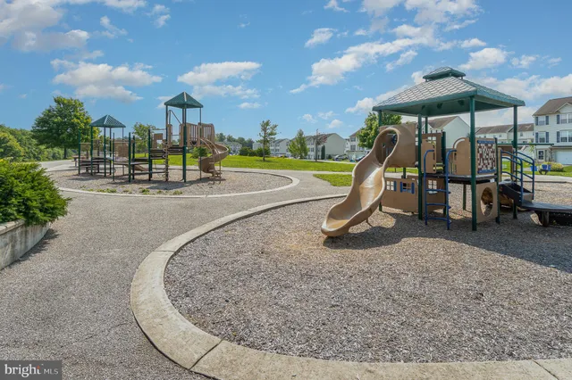 $1,745 | 319 Mineral Drive, York, PA 17408