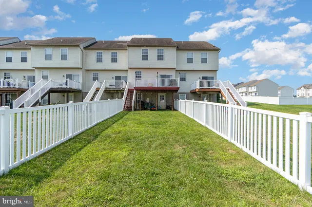 $1,745 | 319 Mineral Drive, York, PA 17408