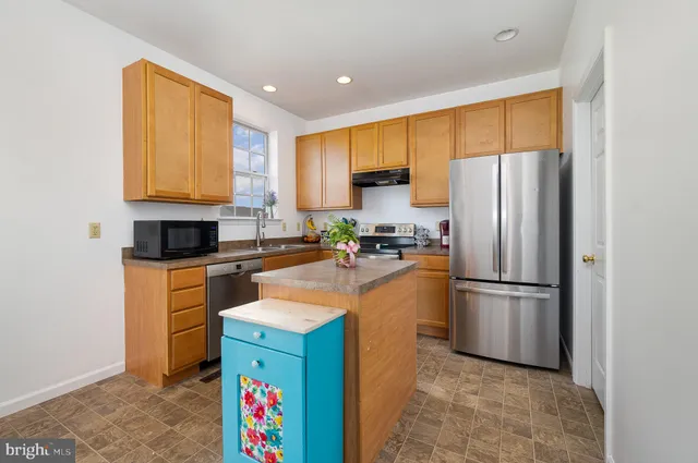 $1,745 | 319 Mineral Drive, York, PA 17408