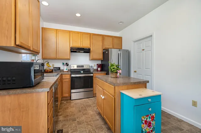 $1,745 | 319 Mineral Drive, York, PA 17408