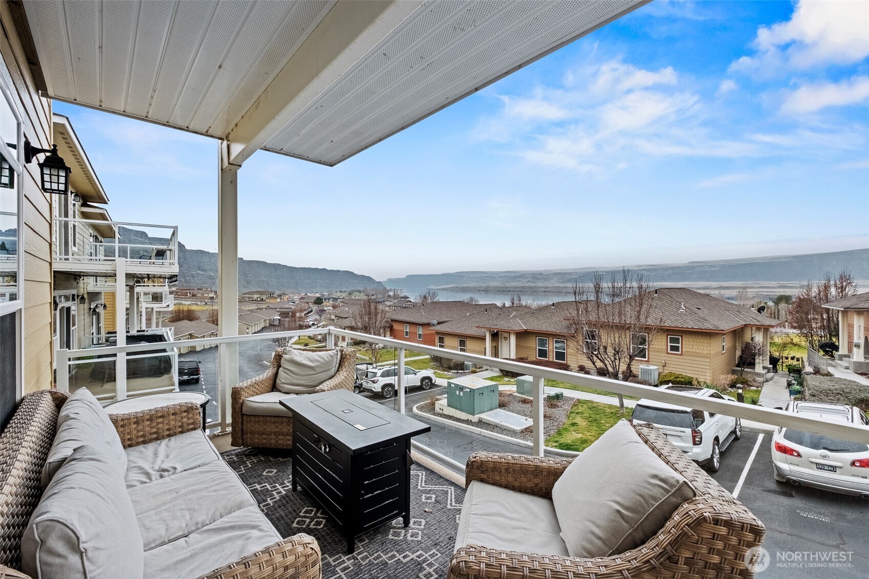 23325 Sunserra Loop, Unit A44 Quincy, WA 98848 - Photo 2 of 34 a view of a balcony with furniture