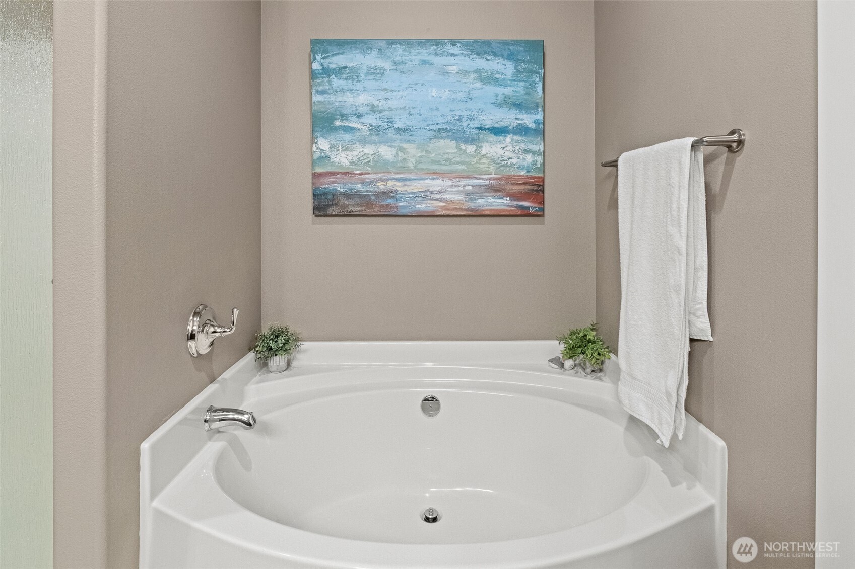 23325 Sunserra Loop, Unit A44 Quincy, WA 98848 - Photo 21 of 34 a white bath tub sitting in a bathroom