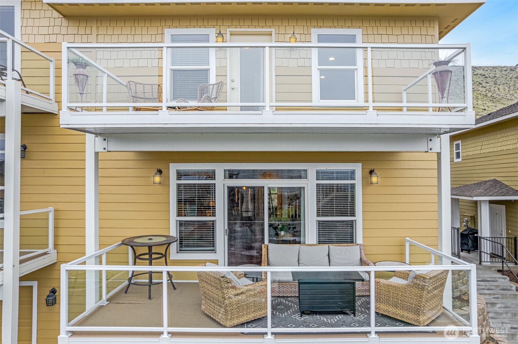 23325 Sunserra Loop, Unit A44 Quincy, WA 98848 - Photo 29 of 34 a view of a house with a chairs and table in a patio