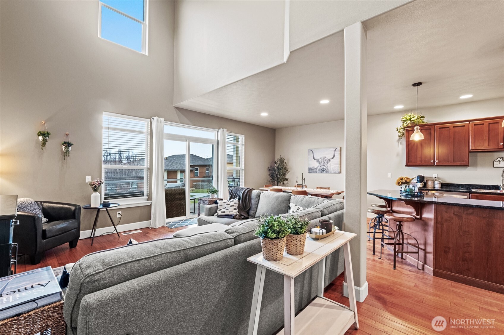 23325 Sunserra Loop, Unit A44 Quincy, WA 98848 - Photo 3 of 34 a living room with furniture and a large window