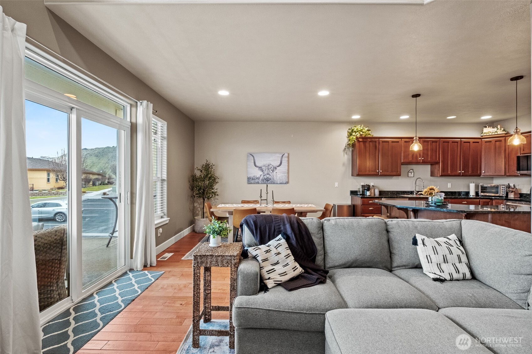 23325 Sunserra Loop, Unit A44 Quincy, WA 98848 - Photo 5 of 34 a view of a living room kitchen and a wooden floor
