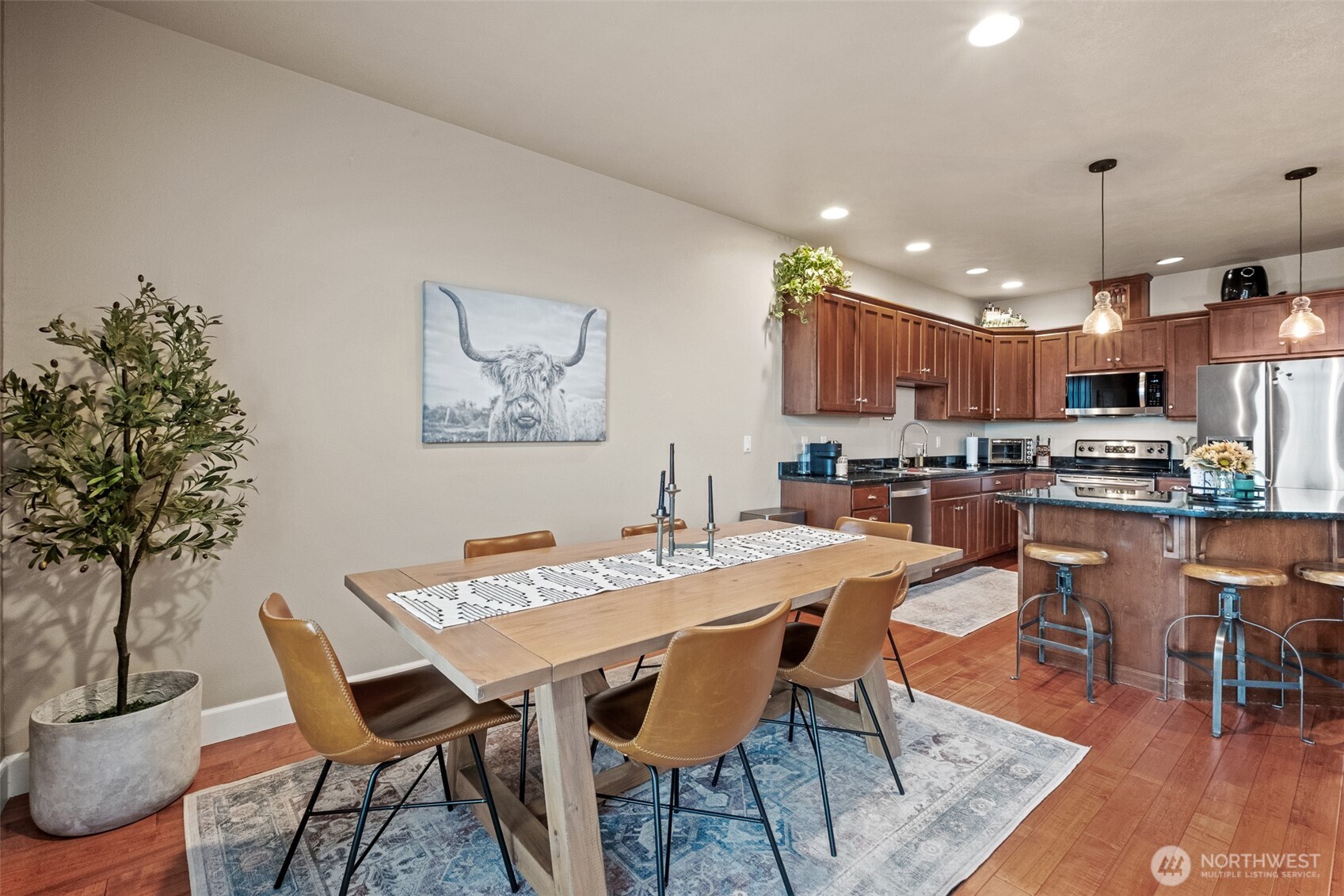 23325 Sunserra Loop, Unit A44 Quincy, WA 98848 - Photo 10 of 34 a view of a dining room with furniture