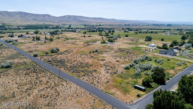 Nna South Griffin Road South Prosser, WA 99350 - Photo 2 of 16 a view of a mountain with a forest