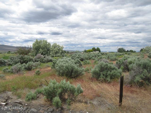 Nna South Griffin Road South Prosser, WA 99350 - Photo 13 of 16 a view of a field of grass and trees