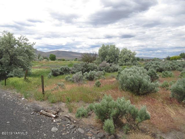 Nna South Griffin Road South Prosser, WA 99350 - Photo 15 of 16 a view of a lake with green space