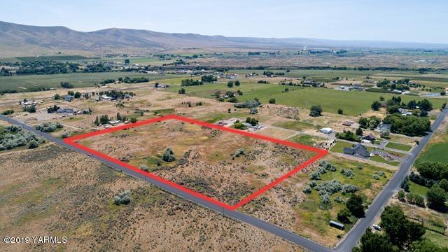 Nna South Griffin Road South Prosser, WA 99350 - Photo 3 of 16 an aerial view of residential houses with outdoor space and river