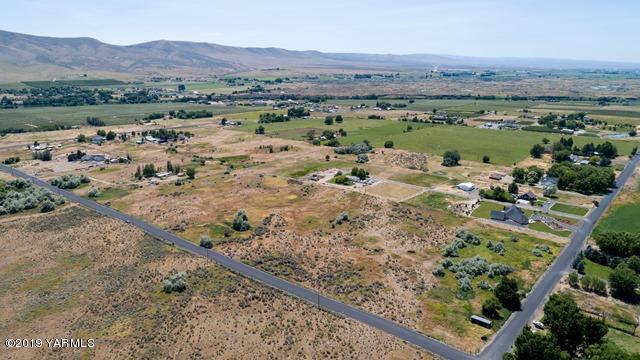 Nna South Griffin Road South Prosser, WA 99350 - Photo 4 of 16 an aerial view of a house with a yard