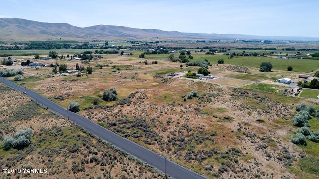 Nna South Griffin Road South Prosser, WA 99350 - Photo 6 of 16 a view of a lush green hillside and houses