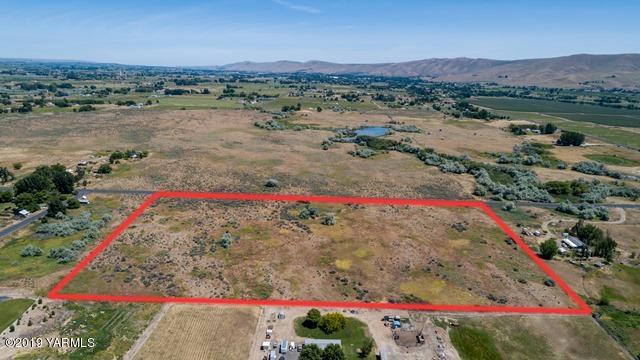 Nna South Griffin Road South Prosser, WA 99350 - Photo 7 of 16 a view of a lake with a mountain
