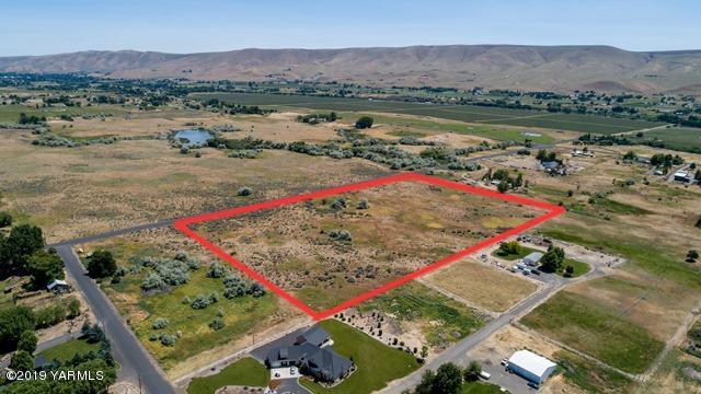 Nna South Griffin Road South Prosser, WA 99350 - Photo 8 of 16 an aerial view of a houses and a mountain view