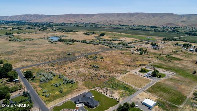Nna South Griffin Road South Prosser, WA 99350 - Photo 9 of 16 an aerial view of lake residential house and outdoor space