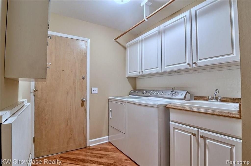 30654 High Valley Road Farmington Hills, MI 48331 - Photo 20 of 43