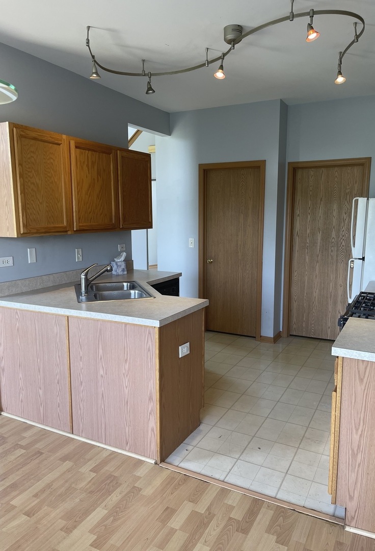 2550 Oak Tree Lane Plainfield, IL 60586 - Photo 7 of 24