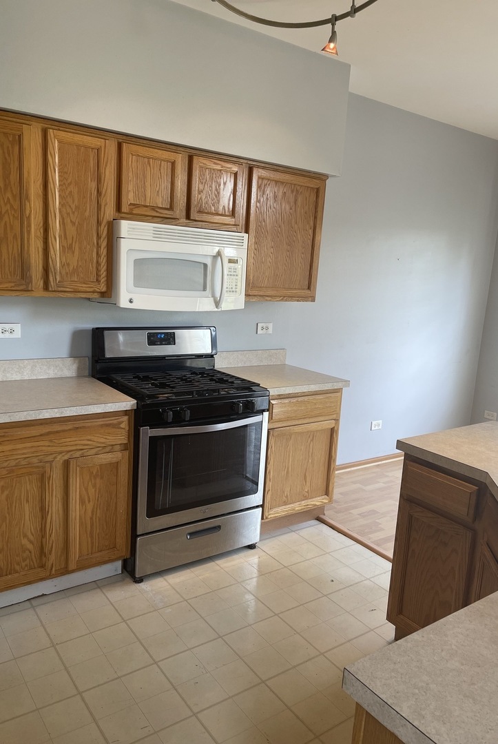 2550 Oak Tree Lane Plainfield, IL 60586 - Photo 9 of 24