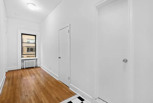 $4,300 | 145 East 61st Street, Unit 4A | Lenox Hill