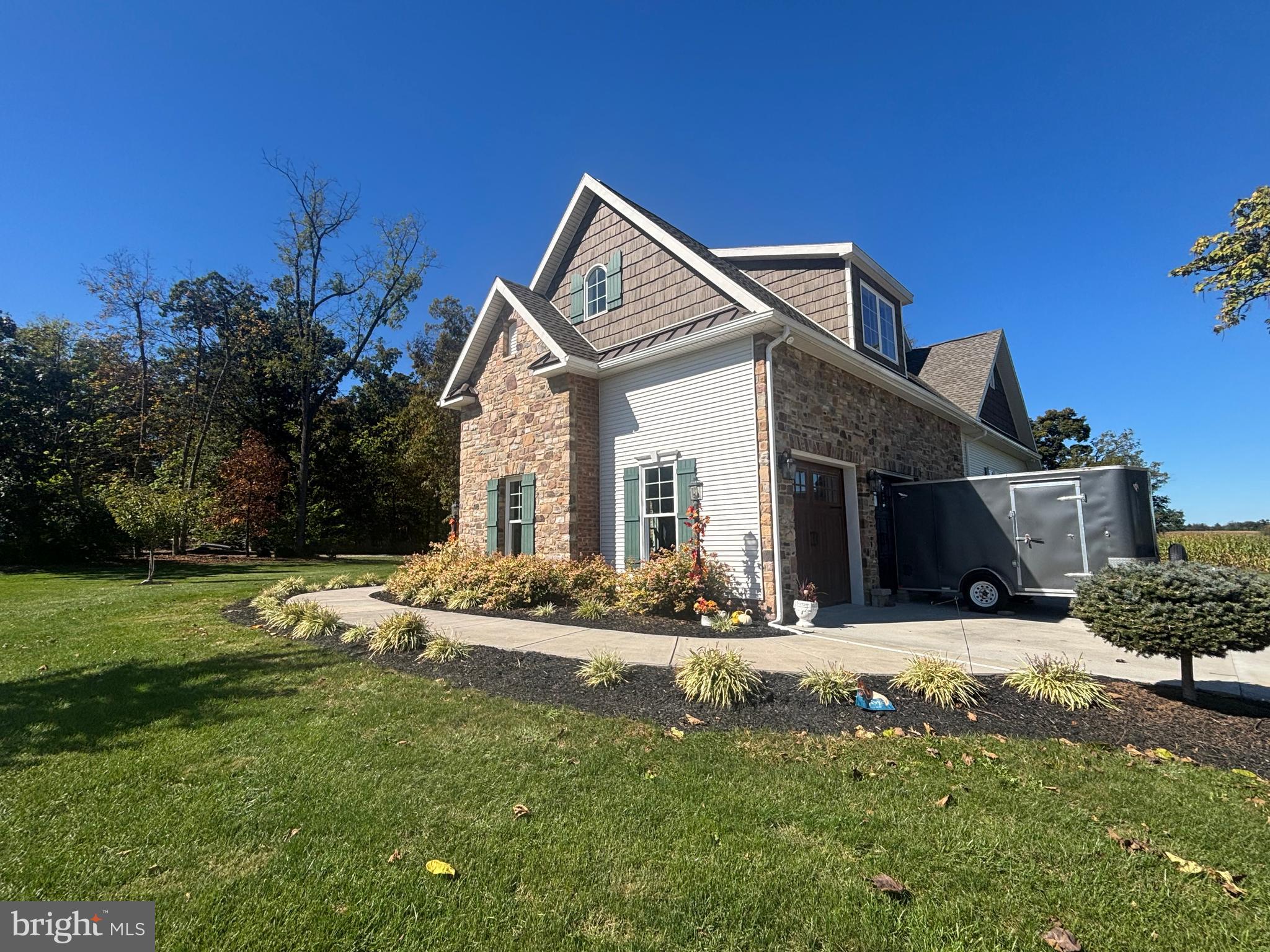 140 West Reynolds Road New Oxford, PA 17350 - Photo 18 of 132 a front view of house with yard