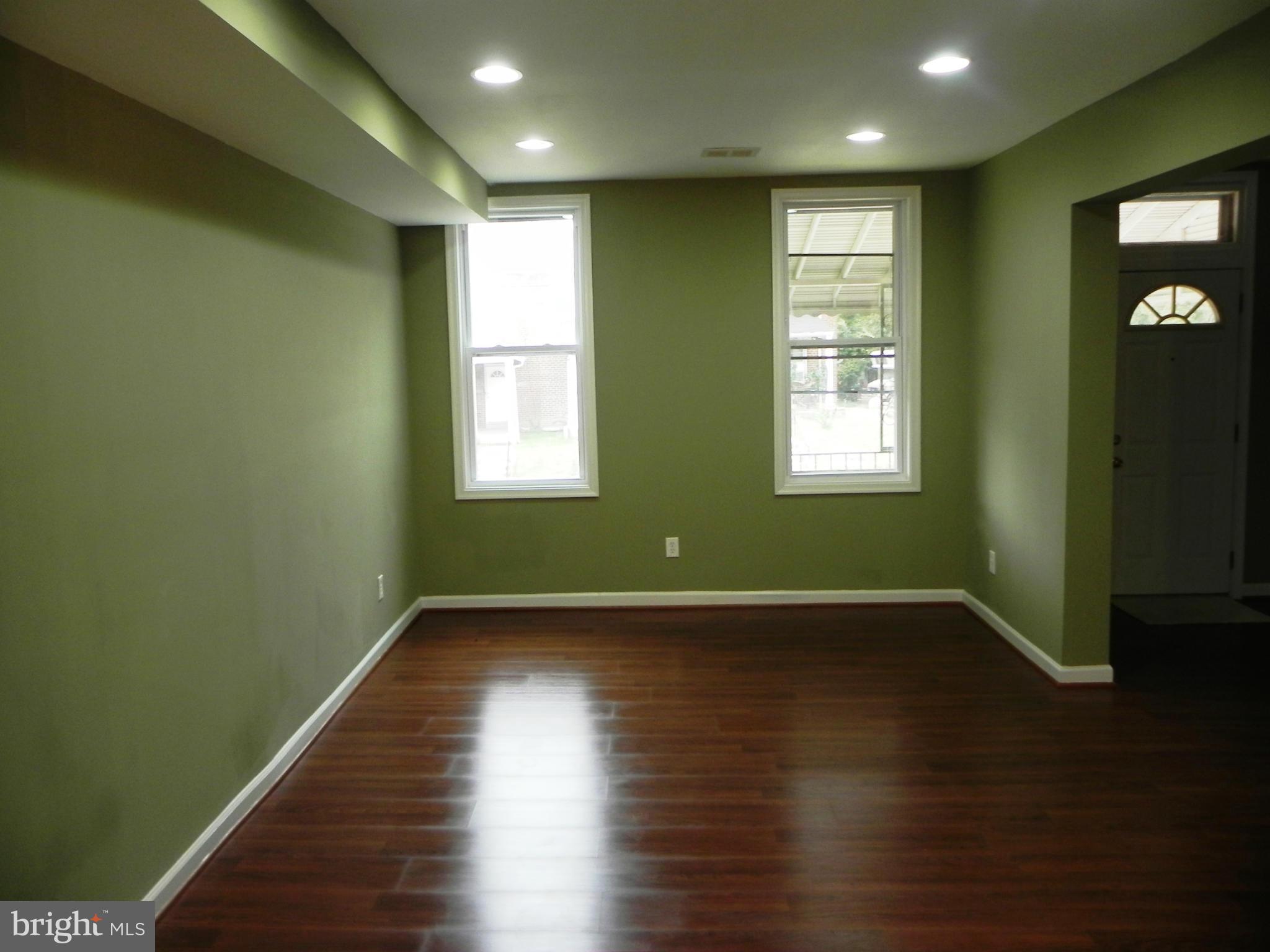 3623 Old York Road Baltimore, MD 21218 - Photo 5 of 14 Living Room