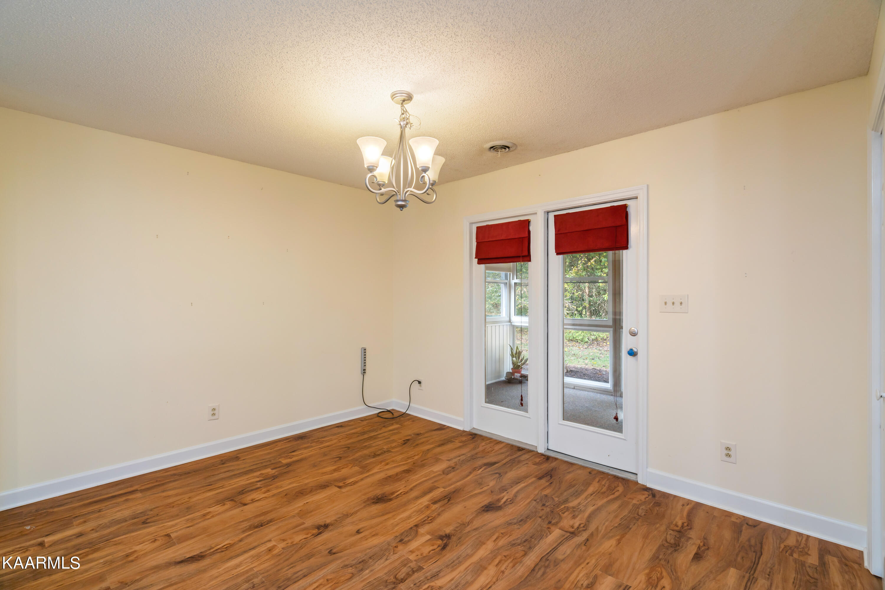 824 Gresham Road Knoxville, TN 37918 - Photo 7 of 28 824 Gresham Rd-10