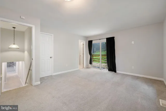 $2,200 | 247 Marsden Heights Road, Linden, VA 22642