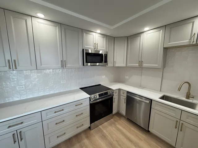 $2,699 | 2970 North Lake Shore Drive, Unit 18D, Chicago, IL 60657