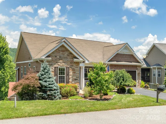 $609,900 | 31 Headwater Drive, Hendersonville, NC 28739