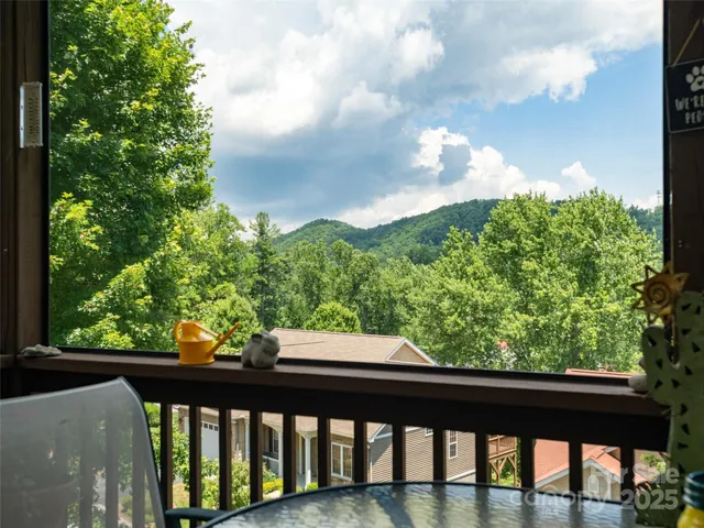 $609,900 | 31 Headwater Drive, Hendersonville, NC 28739