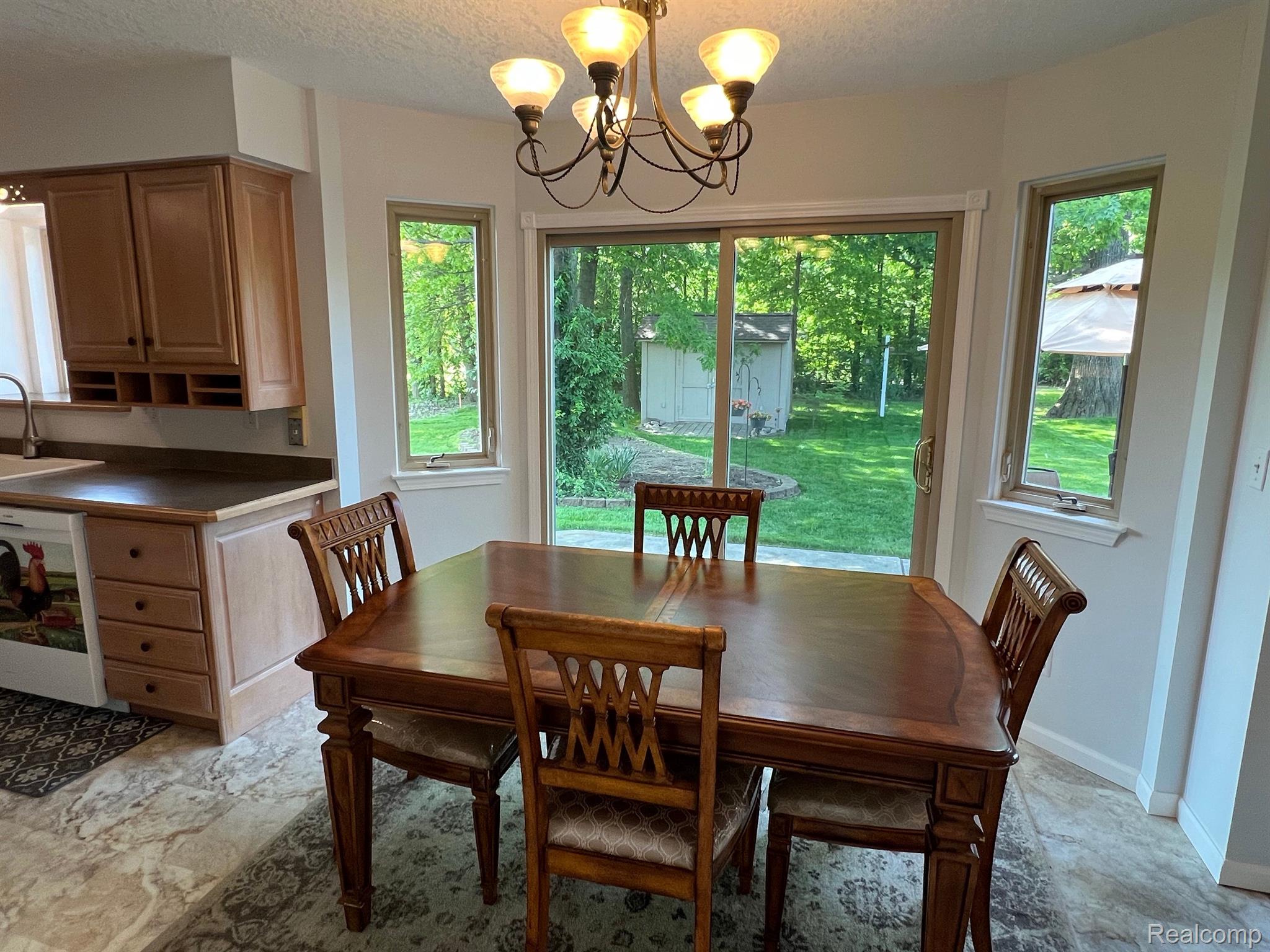 16697 Carter Road Trenton, MI 48183 - Photo 6 of 65 Gallery Image 6